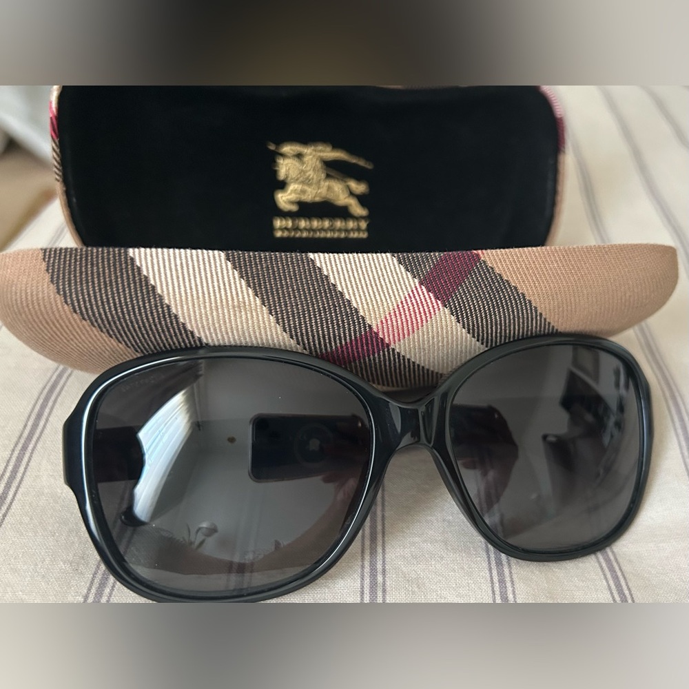 Burberry Polarized sunglasses